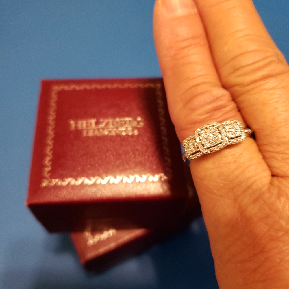 Helzbury 10k WG & diamonds